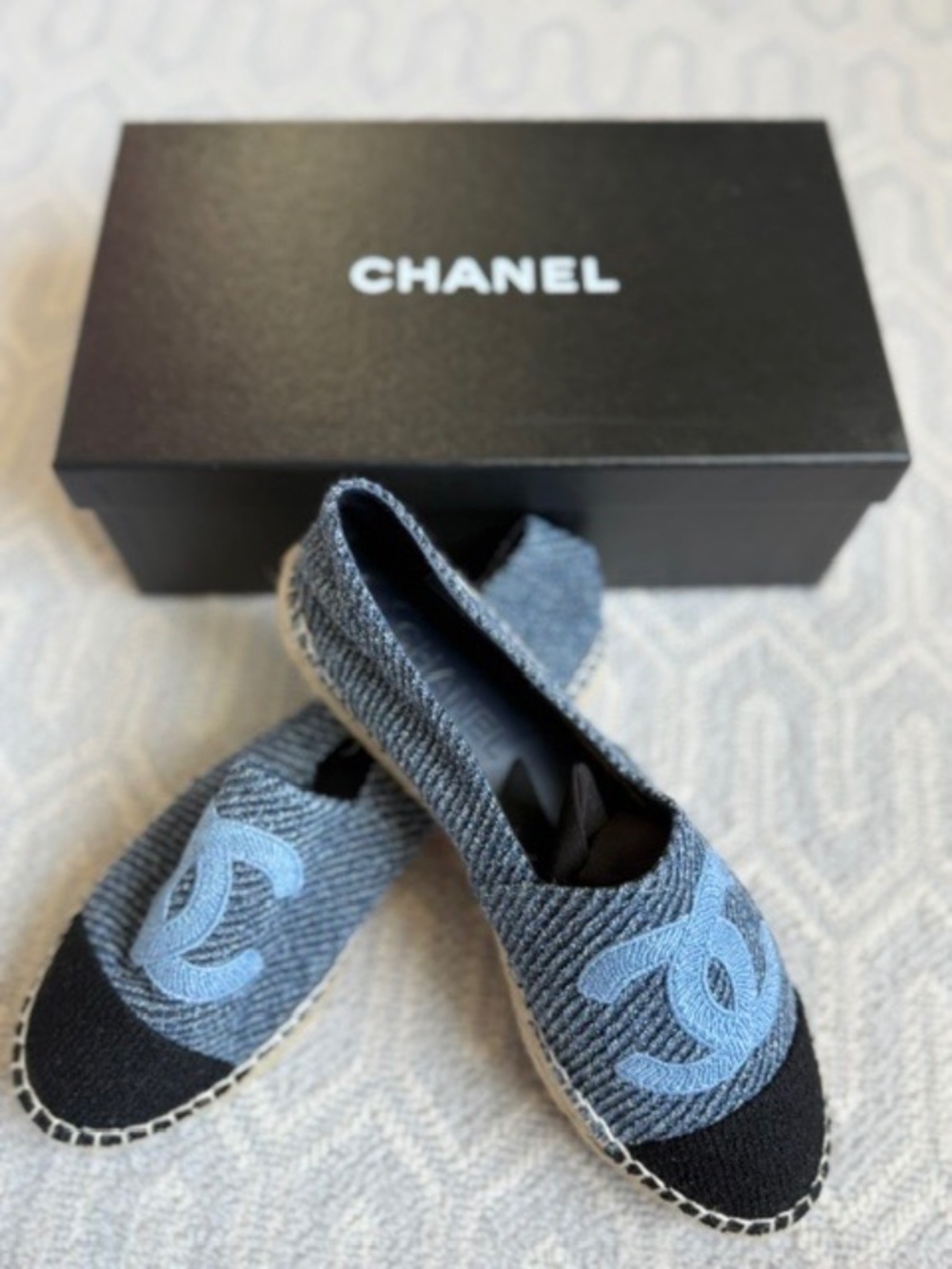 Beautiful Chanel CC Espadrilles size 40 Brand New In Box Blue Tweed
